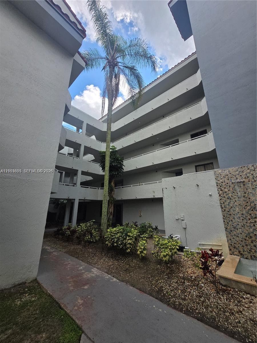 VERABELLA FALLS CONDO · #F-411 in Miami - Photo 2