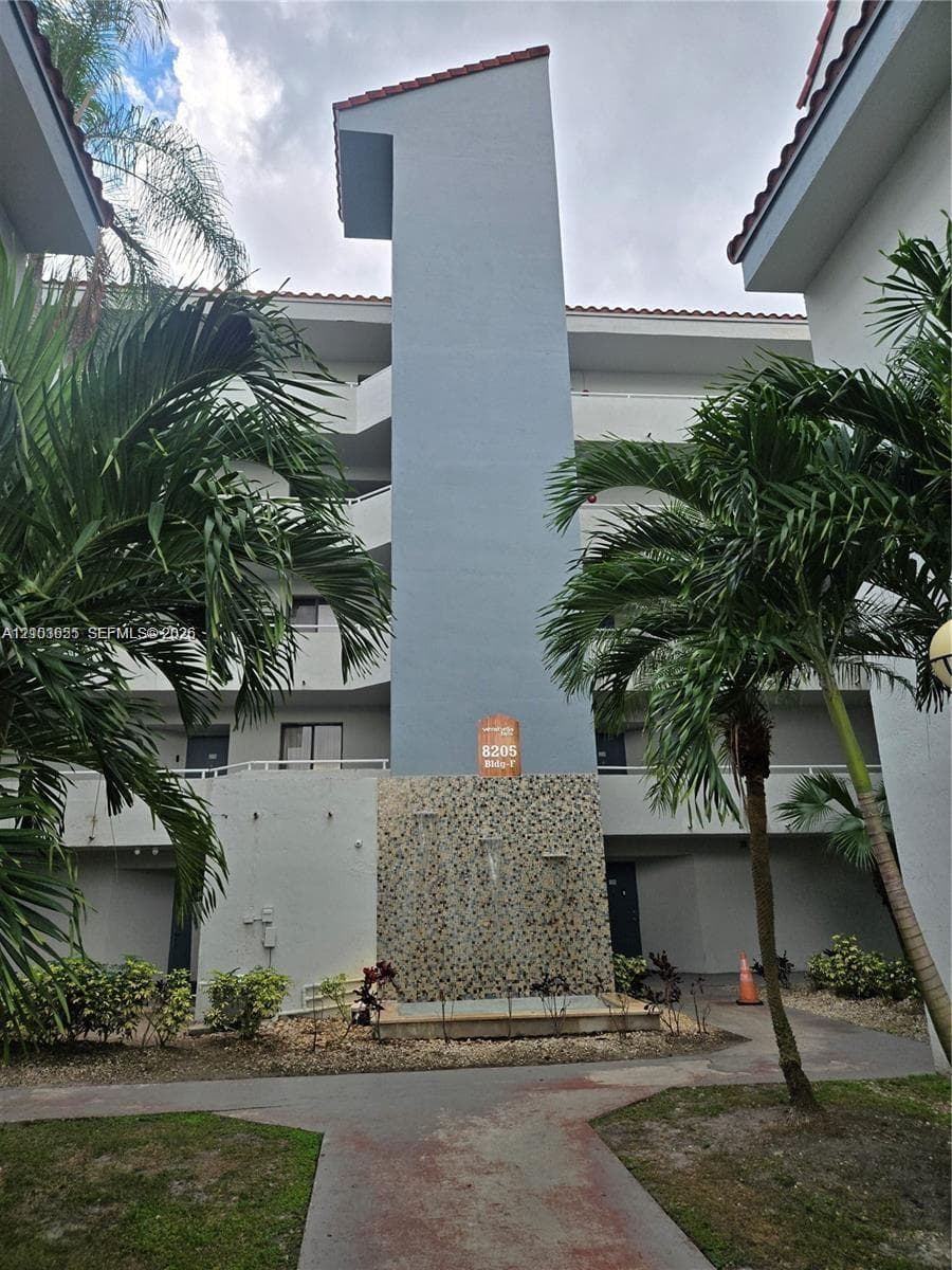 VERABELLA FALLS CONDO · #F-411 in Miami - Photo 5