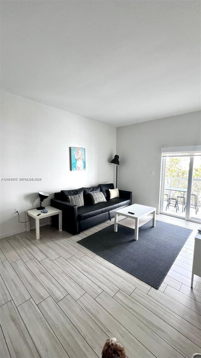 Emilia Edgewater · #502 in Miami - Photo 10