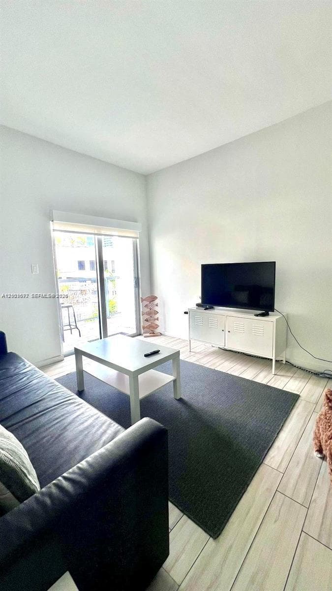 Emilia Edgewater · #502 in Miami - Photo 11
