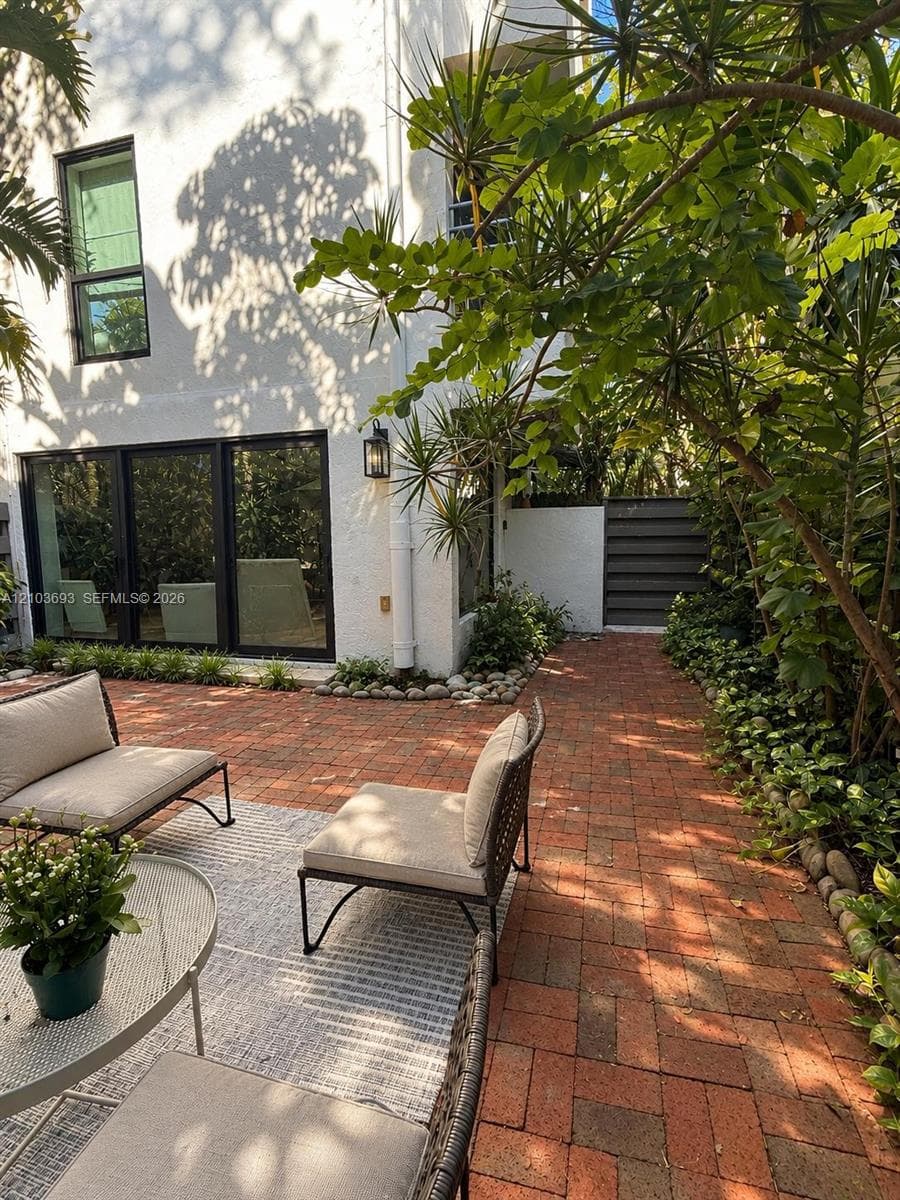 3042 SW 27th Ave #8 photo 1