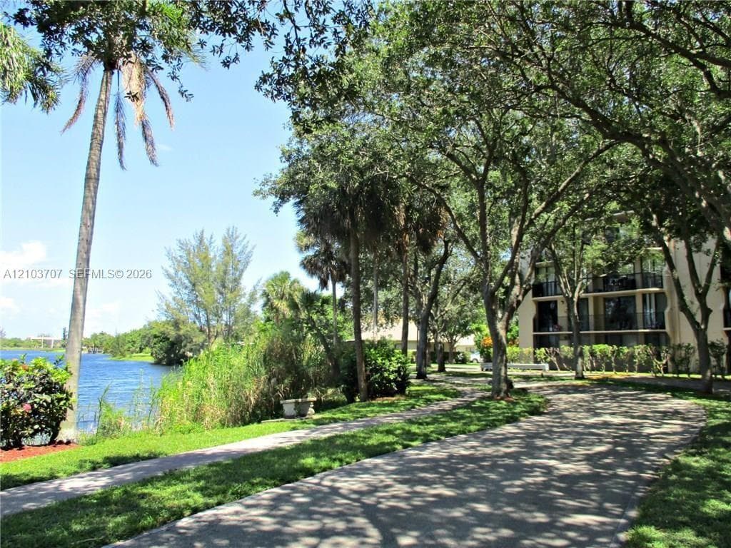 BLUE LAKES · #501 in Pompano Beach - Photo 2