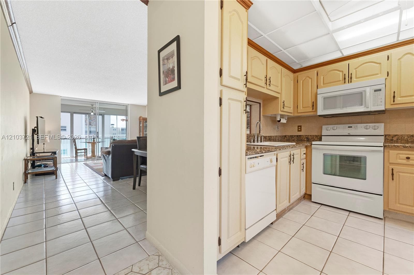 MEADOWBROOK LAKES CONDO · #303 in Dania Beach - Photo 7