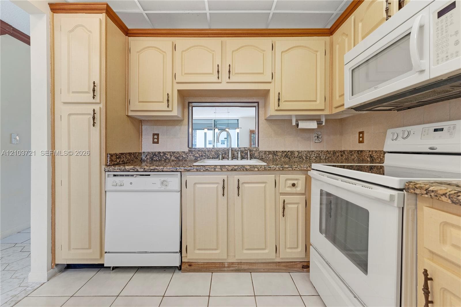MEADOWBROOK LAKES CONDO · #303 in Dania Beach - Photo 3