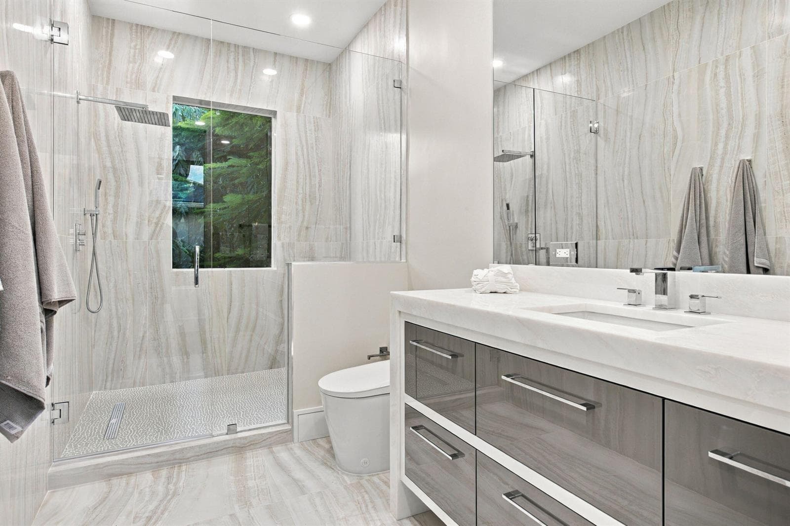 Primary His Bathroom