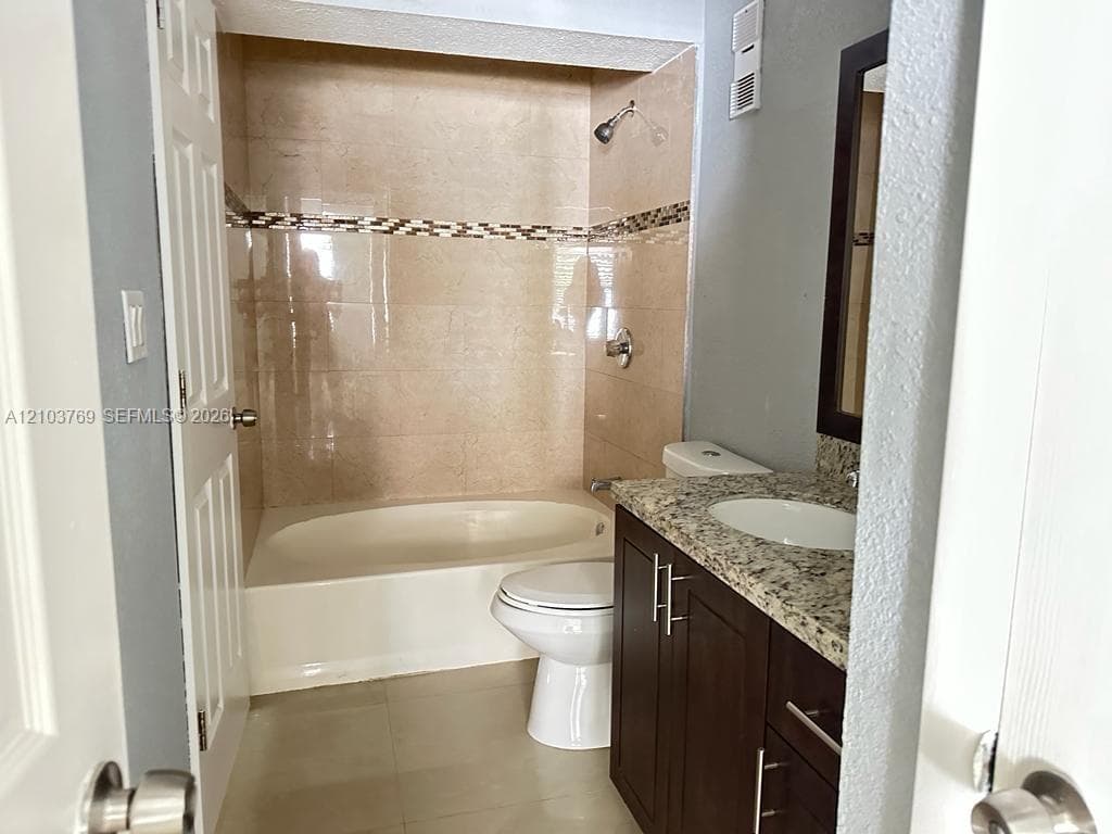 BISCAYNE BEACH CLUB CONDO · #4112 in Miami - Photo 5