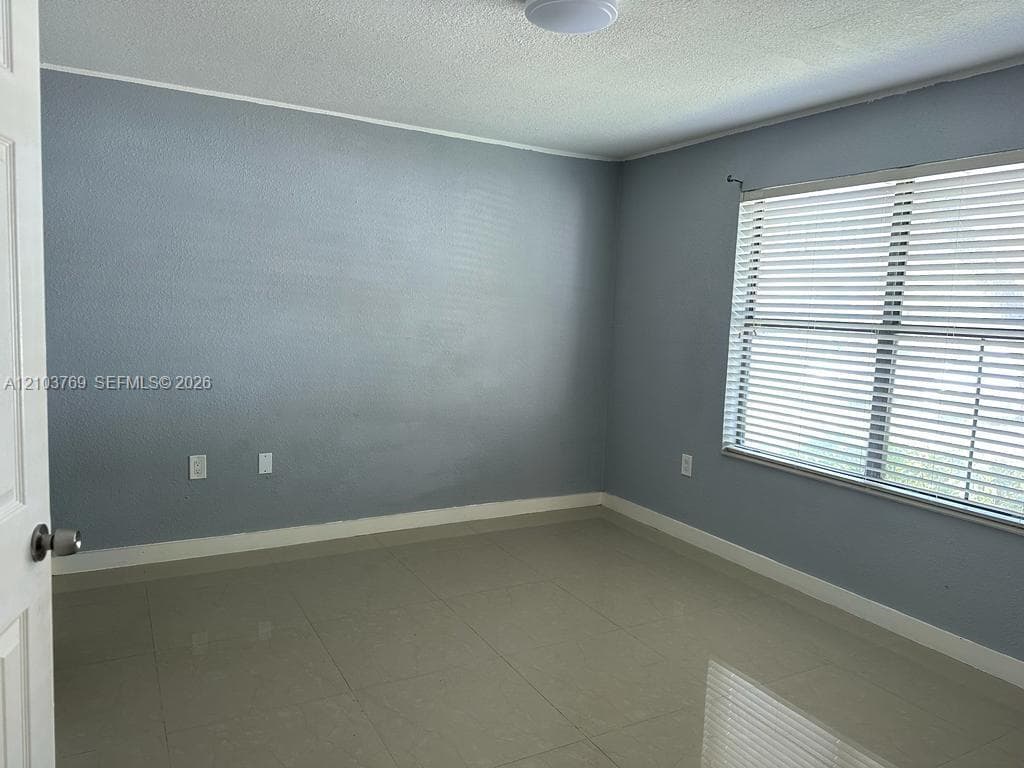 BISCAYNE BEACH CLUB CONDO · #4112 in Miami - Photo 4
