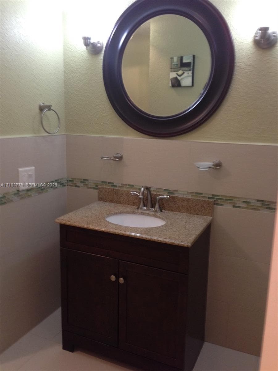 LA HACIENDA COUNTRY CLUB · #N in Hialeah - Photo 14