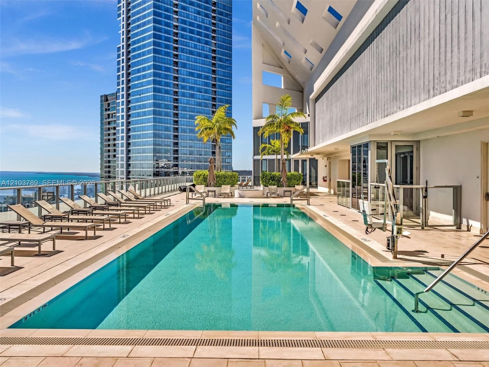 Roof top pool (heated)