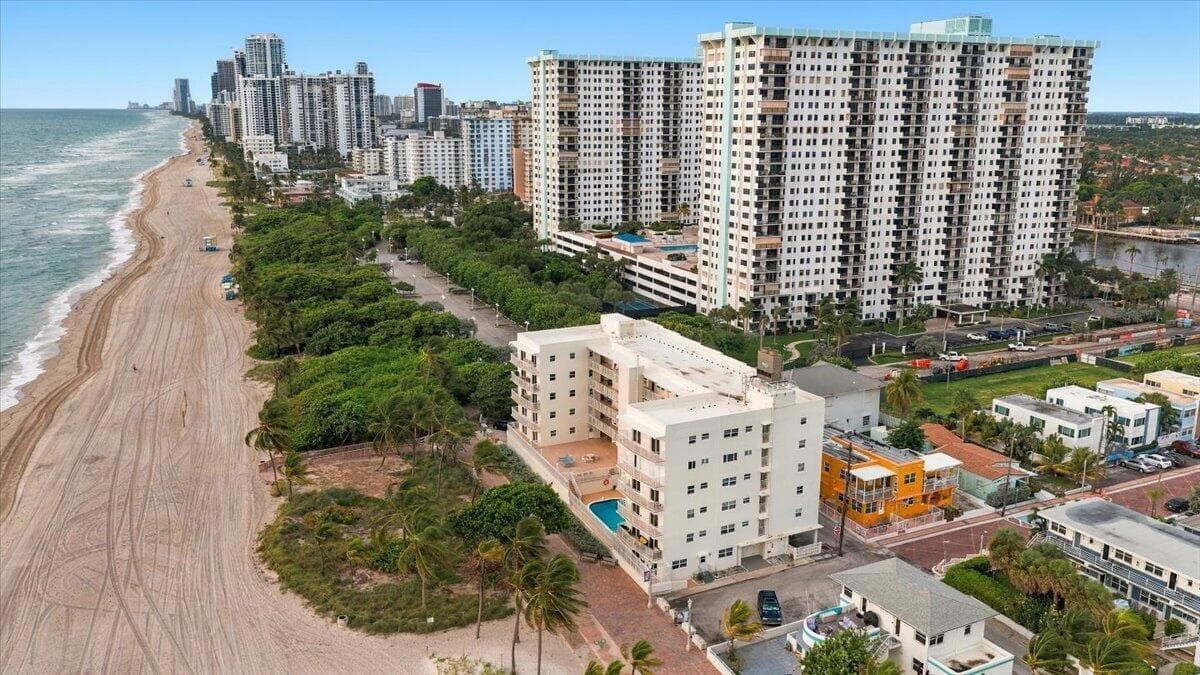 08-901 S Surf Rd, Hollywood, FL, 33019 -