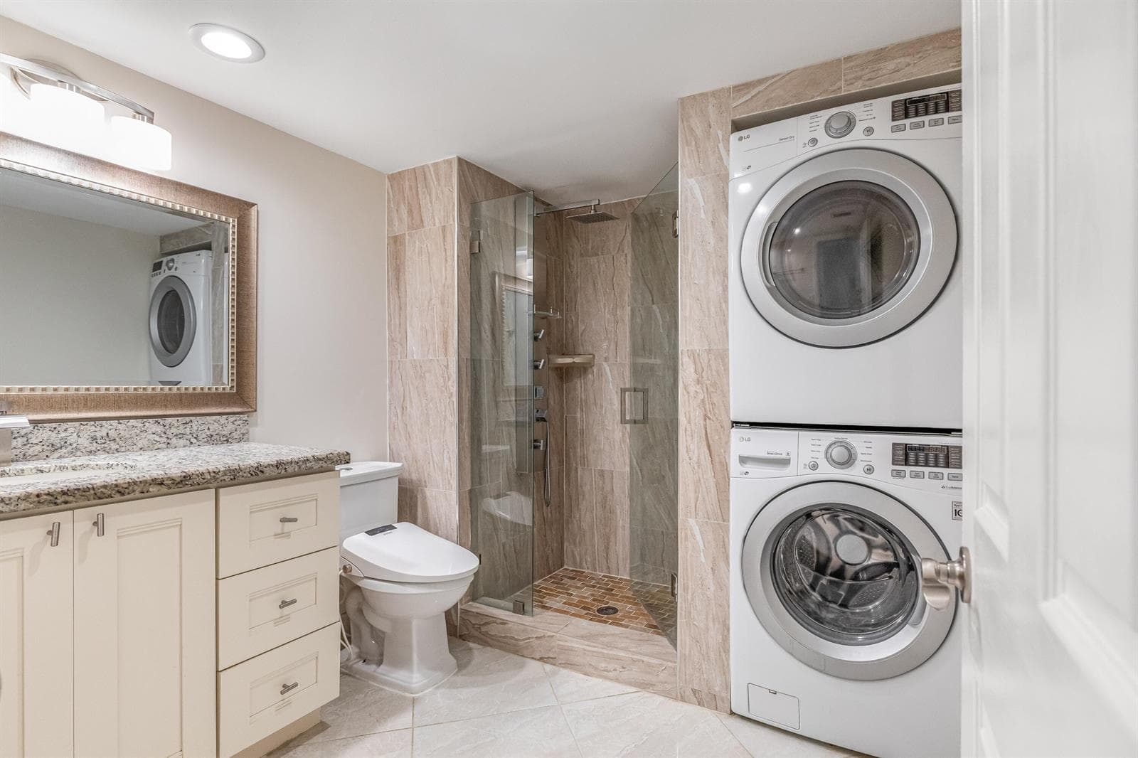 Guest Bath/W/D