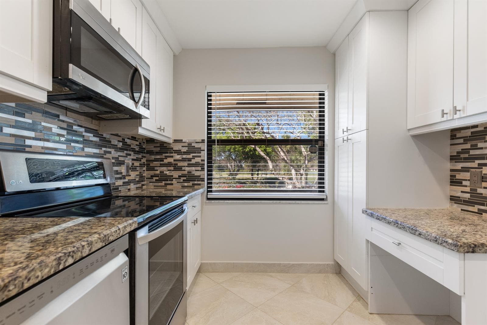 KITCHEN w/pantry