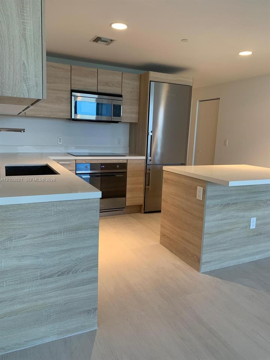 THE HARBOUR NORTH CONDO · #2302 in North Miami Beach - Photo 2