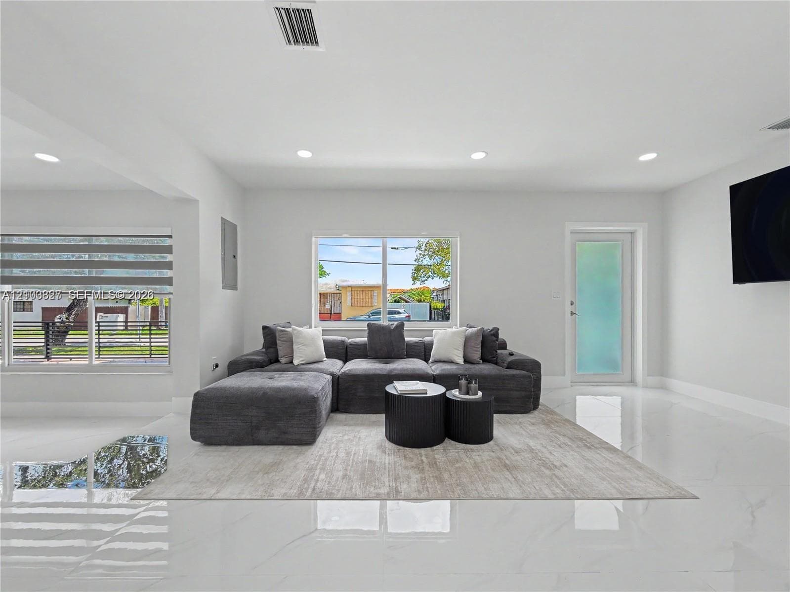 1530 SW 24th Ave photo 5