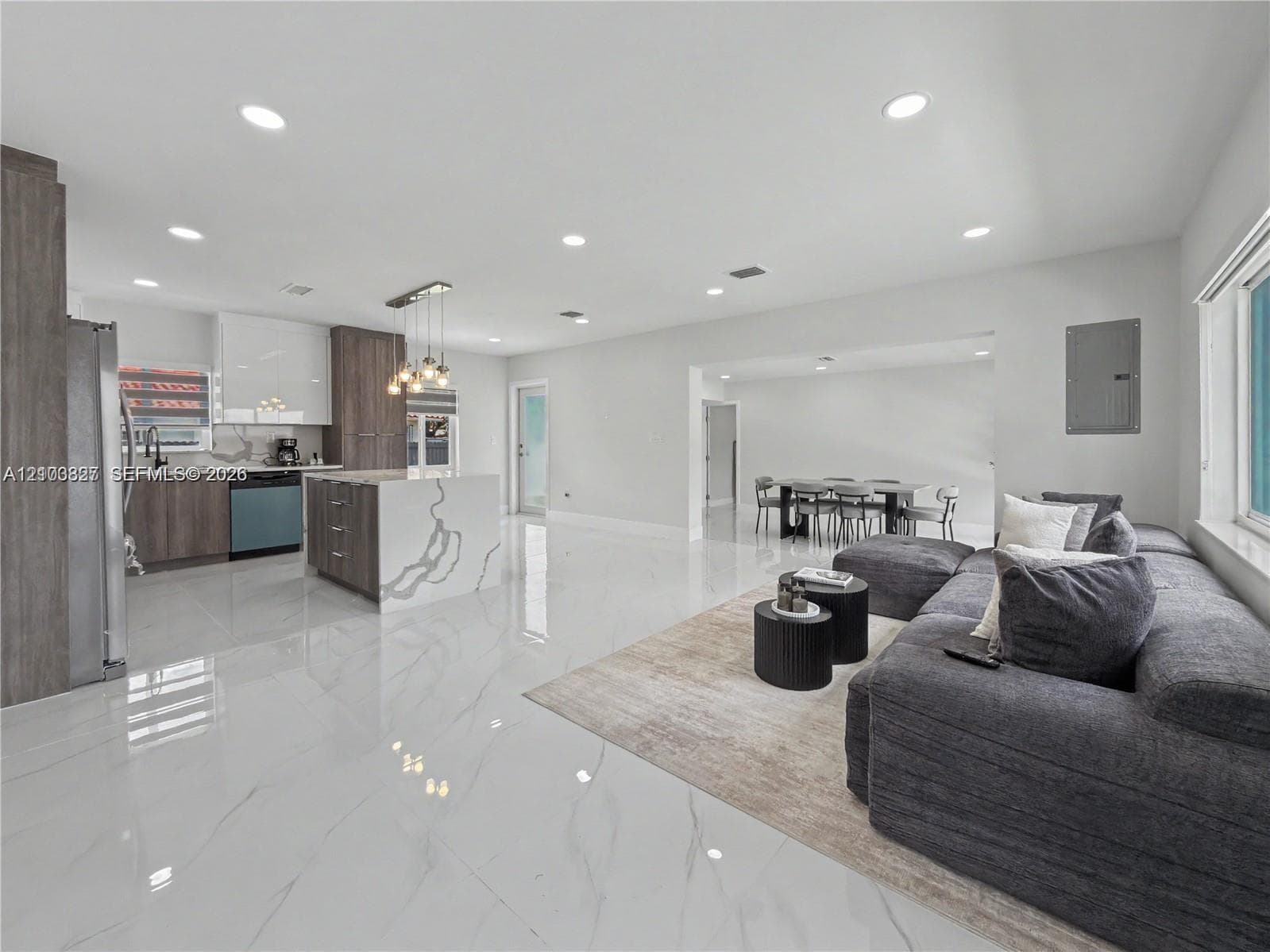 1530 SW 24th Ave photo 4