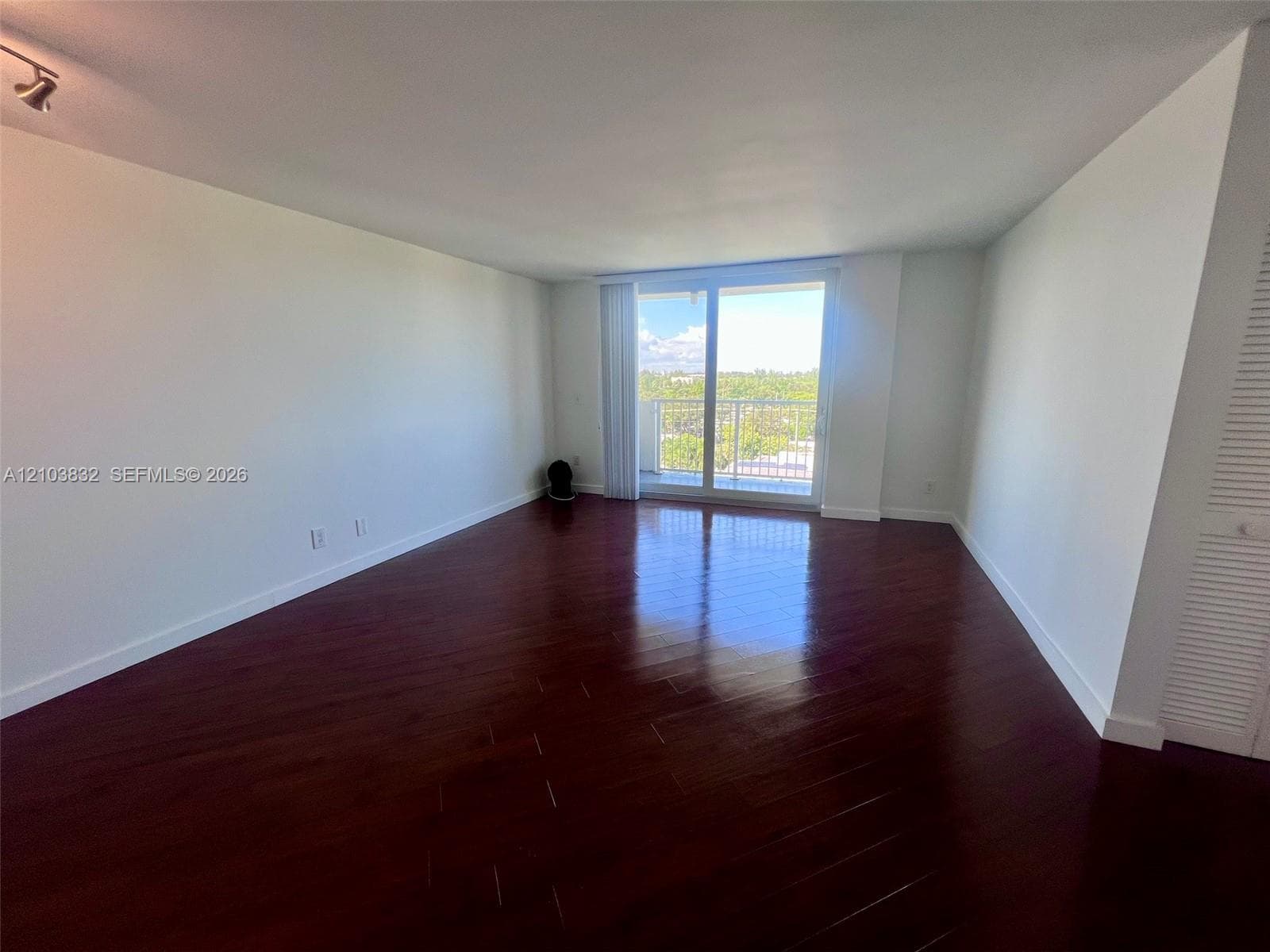 KEYSTONE TOWERS CONDO · #810 in North Miami - Photo 3