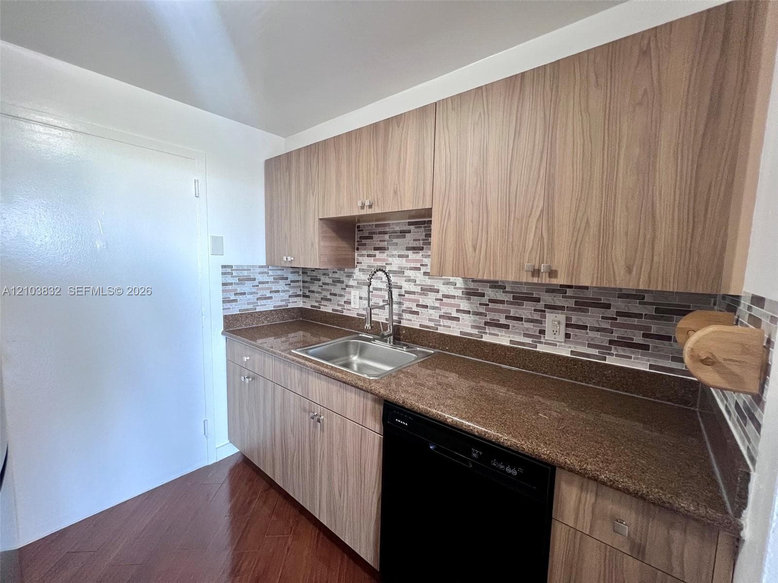 KEYSTONE TOWERS CONDO · #810 in North Miami - Photo 5