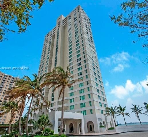 St Louis · #1804 in Miami - Photo 18