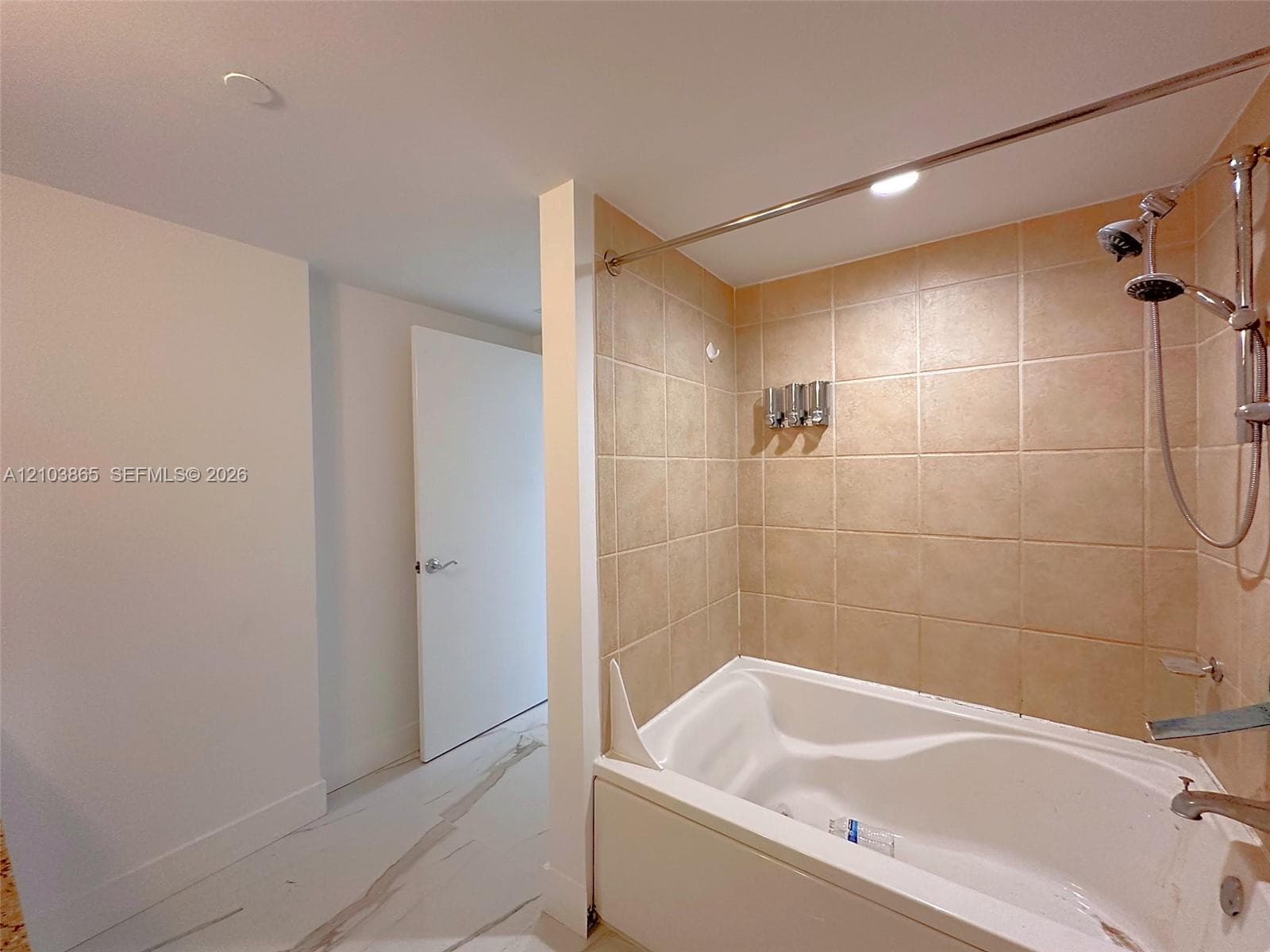 TURNBERRY ON THE GREEN CO · #406 in Aventura - Photo 16