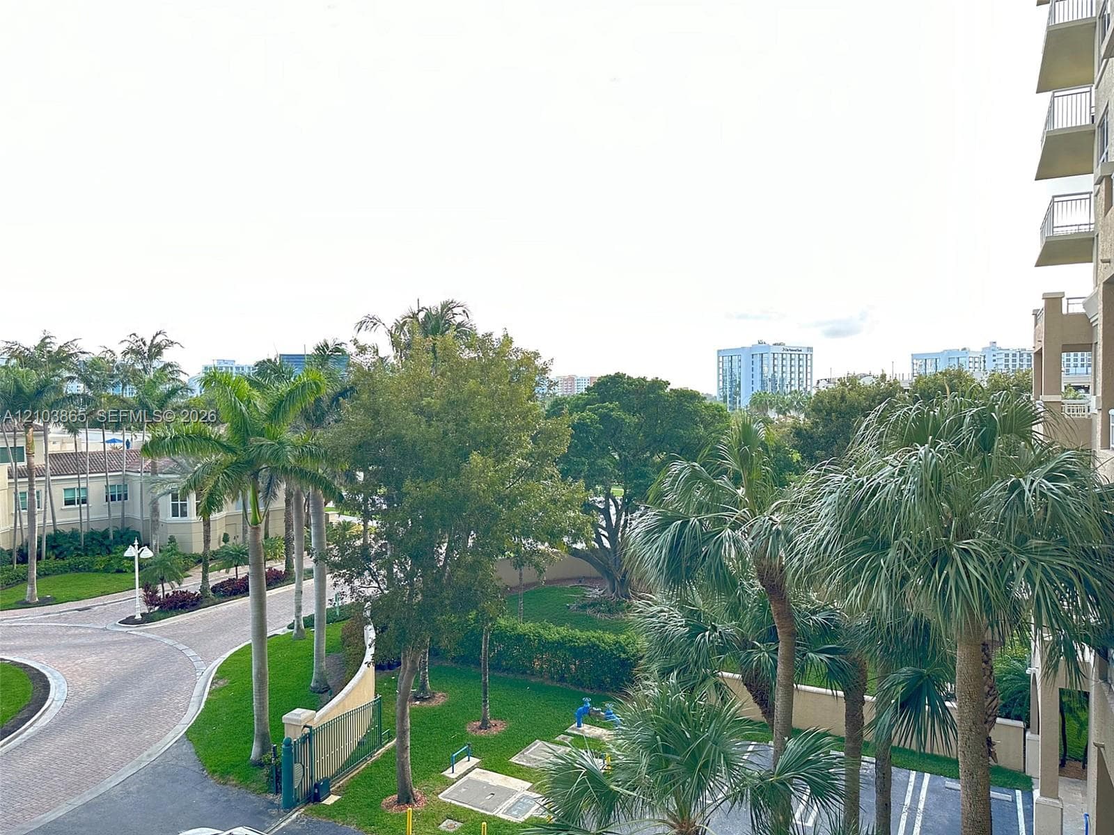 TURNBERRY ON THE GREEN CO · #406 in Aventura - Photo 12