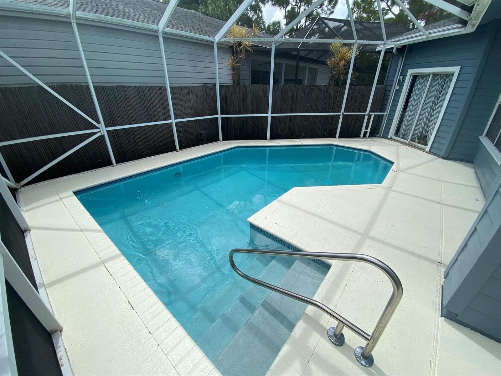 963 Red Parrot Pool