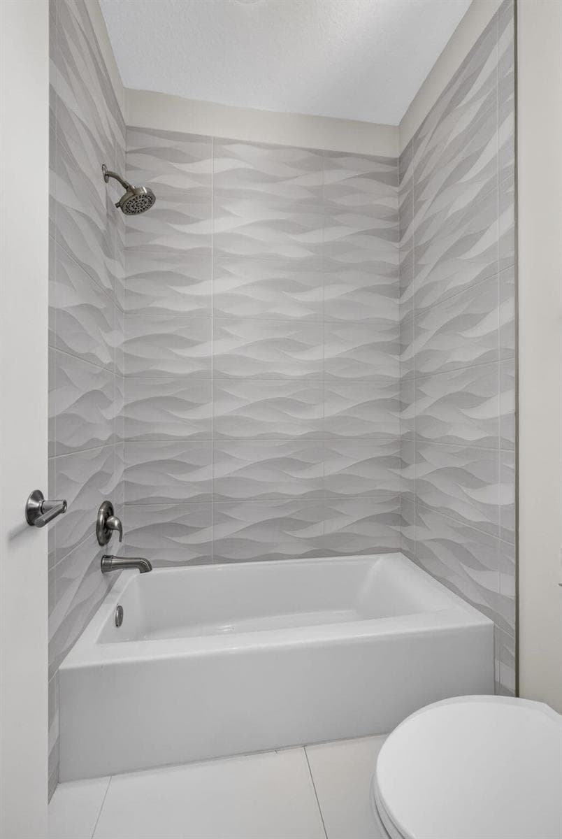 Bathroom 2 - Tub/Shower