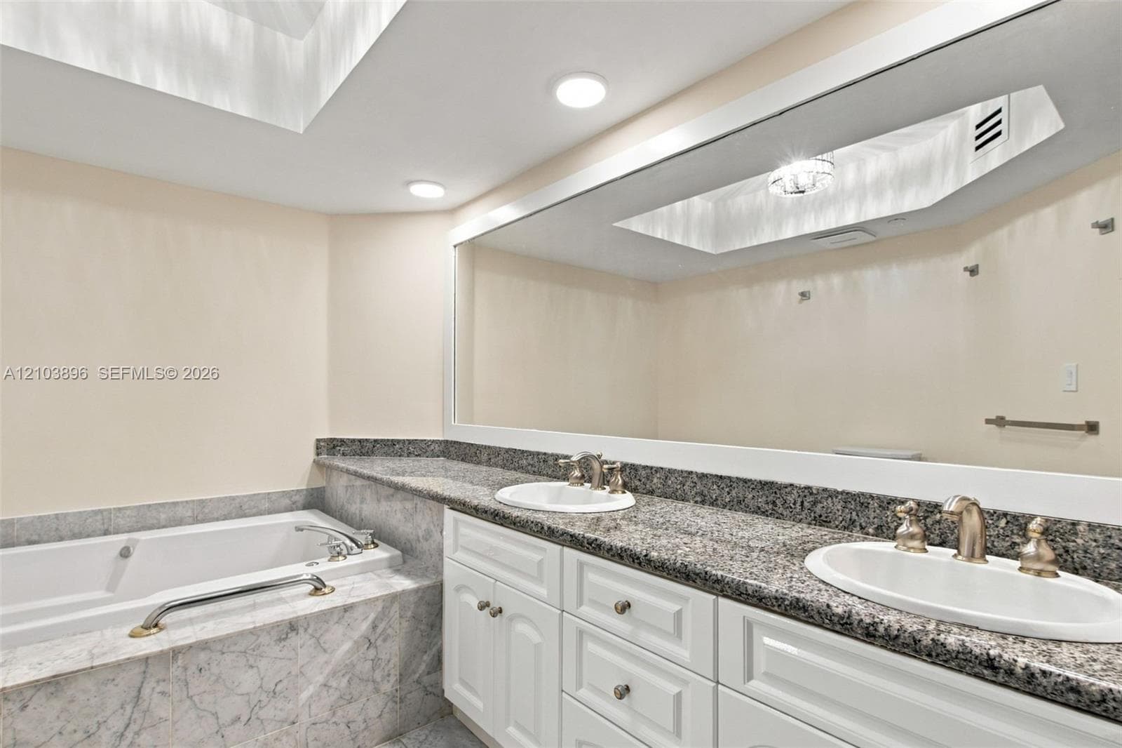Oceania III · #2235 in Sunny Isles Beach - Photo 20