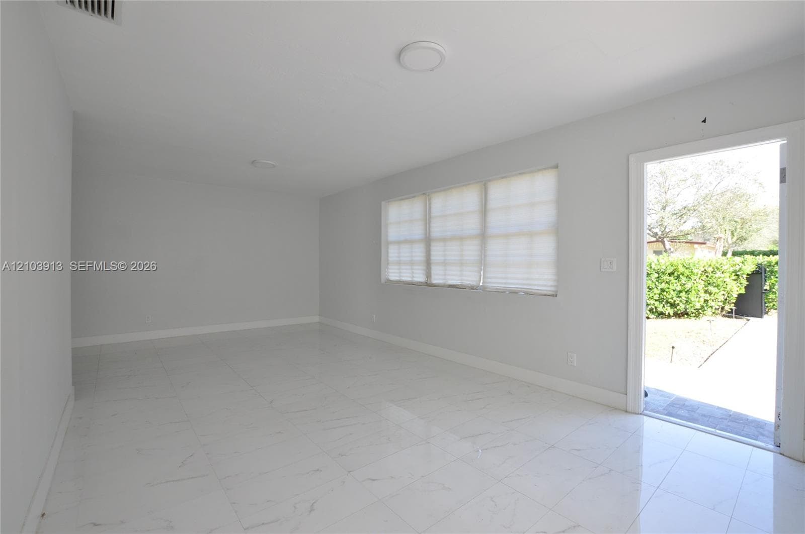 10504 SW 77th Ct #10504 photo 2