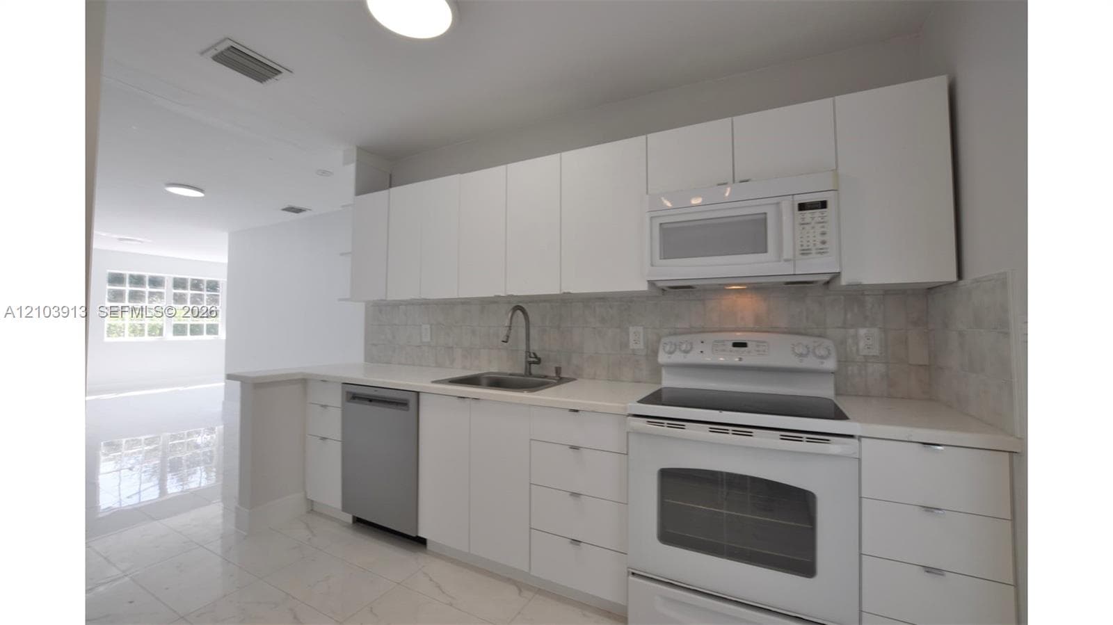 10504 SW 77th Ct #10504 photo 4