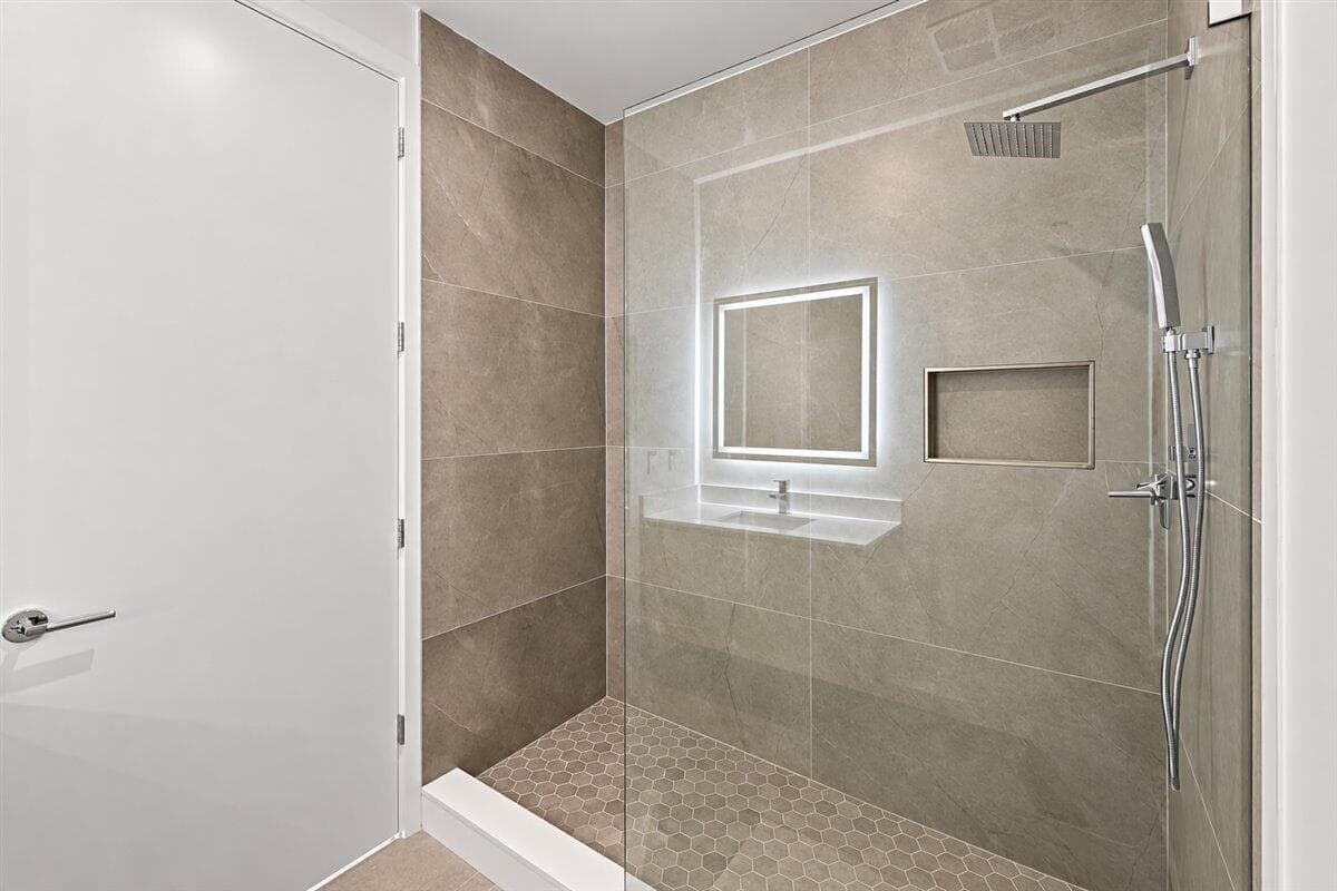 65-Modern Minimalist Walk-In Shower