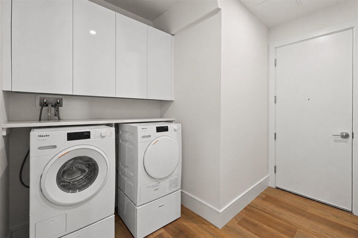 61-Minimalist White-and-Wood Laundry Roo
