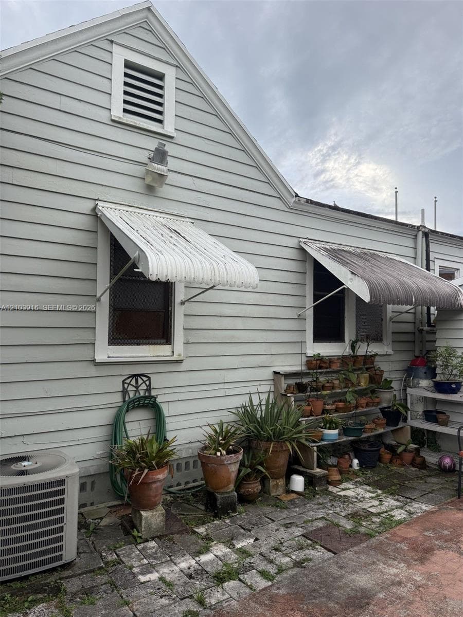 2301 SW 15th St photo 3