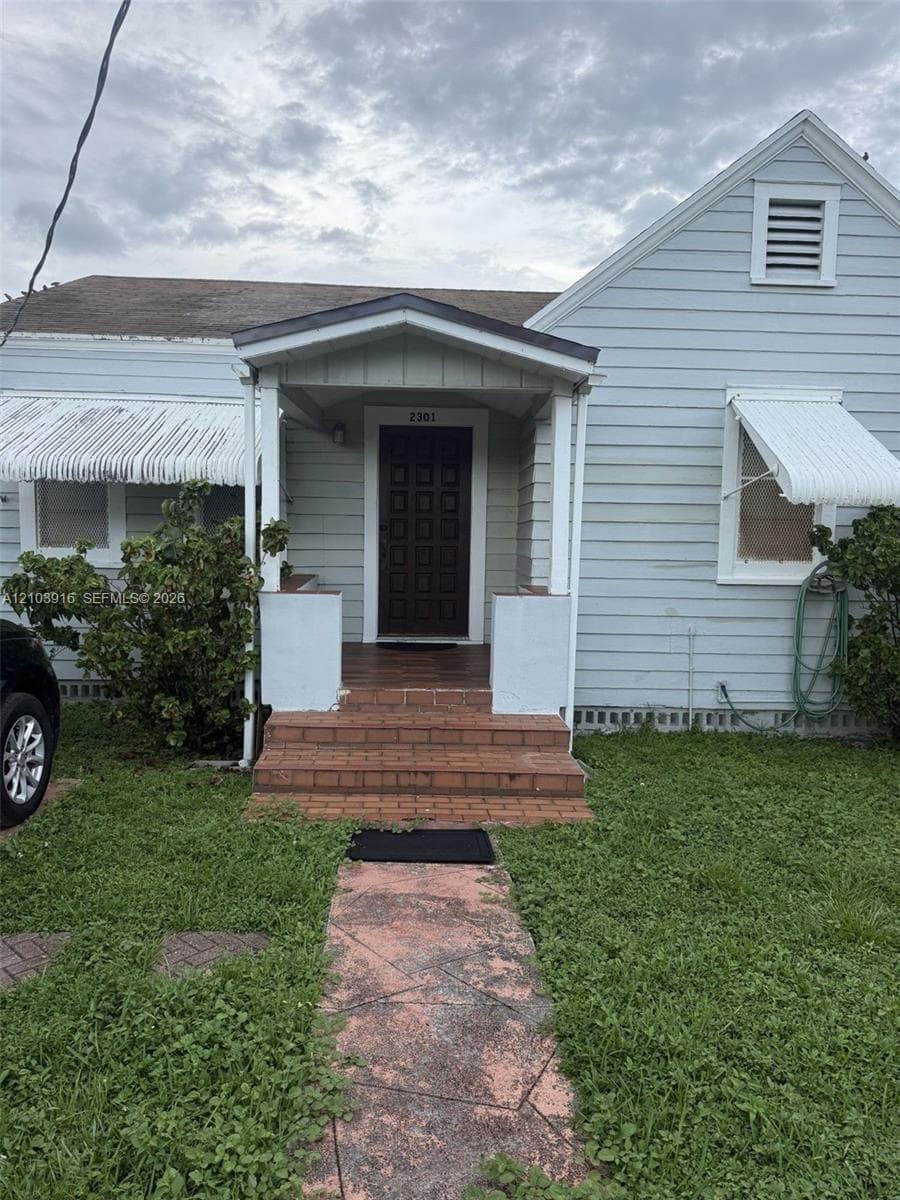 2301 SW 15th St photo 1