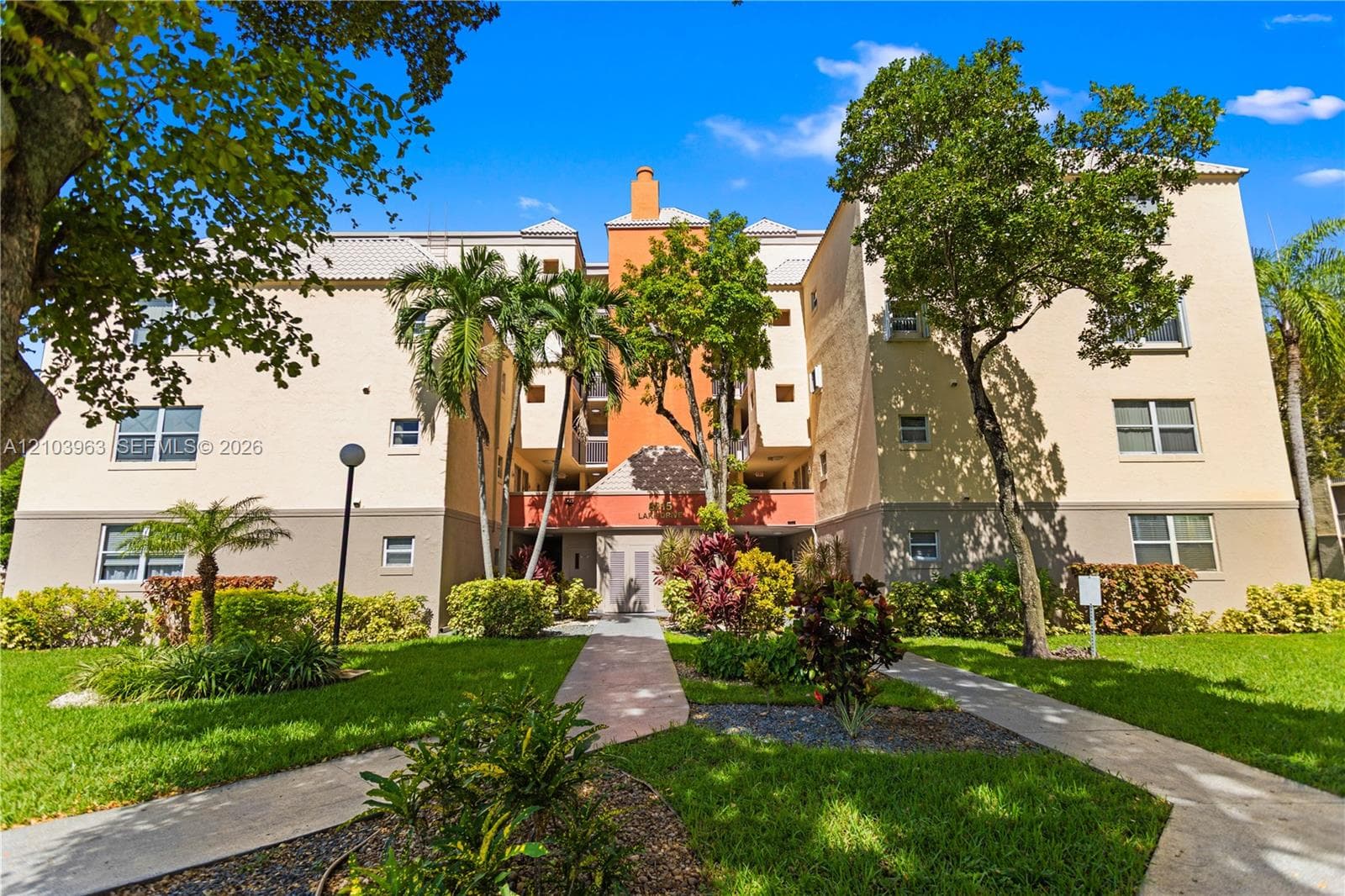 LAS VISTAS AT DORAL CONDO · #502 in Doral - Photo 3
