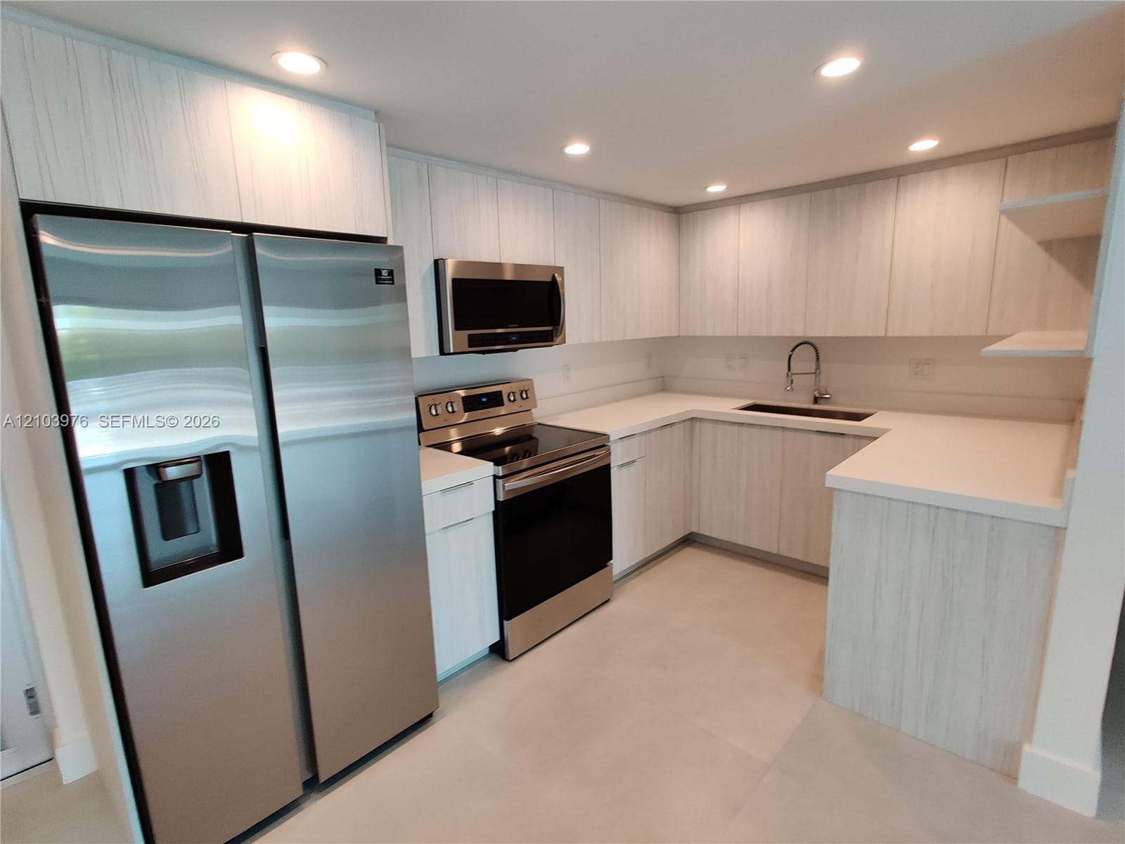 ENCLAVE SHORES CONDO · #23 in North Miami Beach - Photo 2