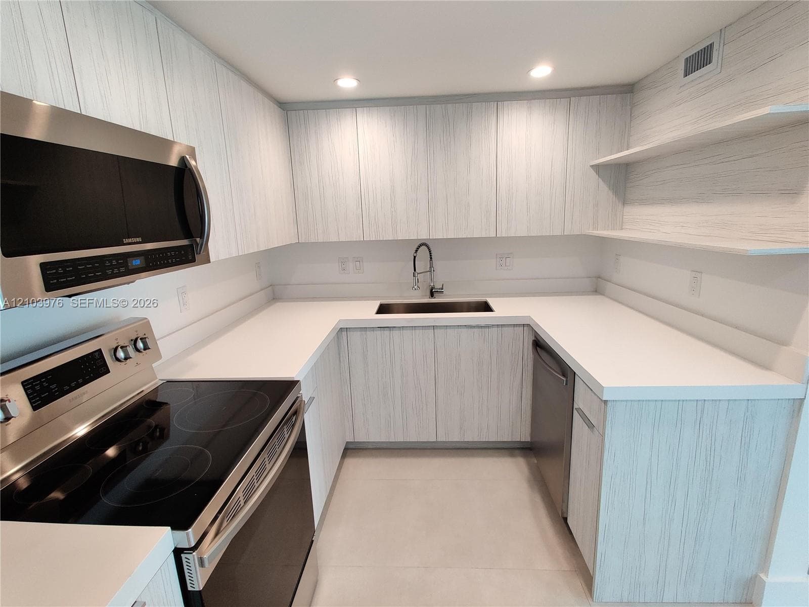 ENCLAVE SHORES CONDO · #23 in North Miami Beach - Photo 1