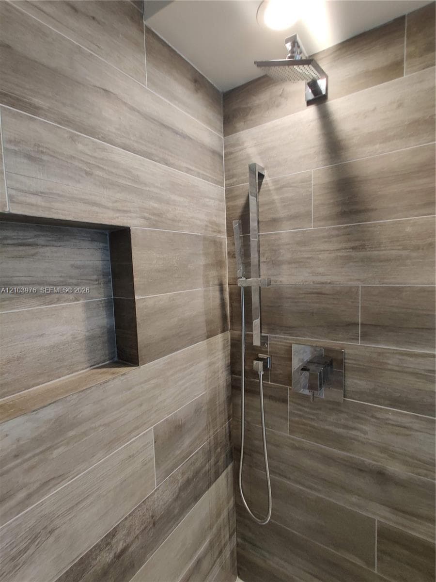 ENCLAVE SHORES CONDO · #23 in North Miami Beach - Photo 10