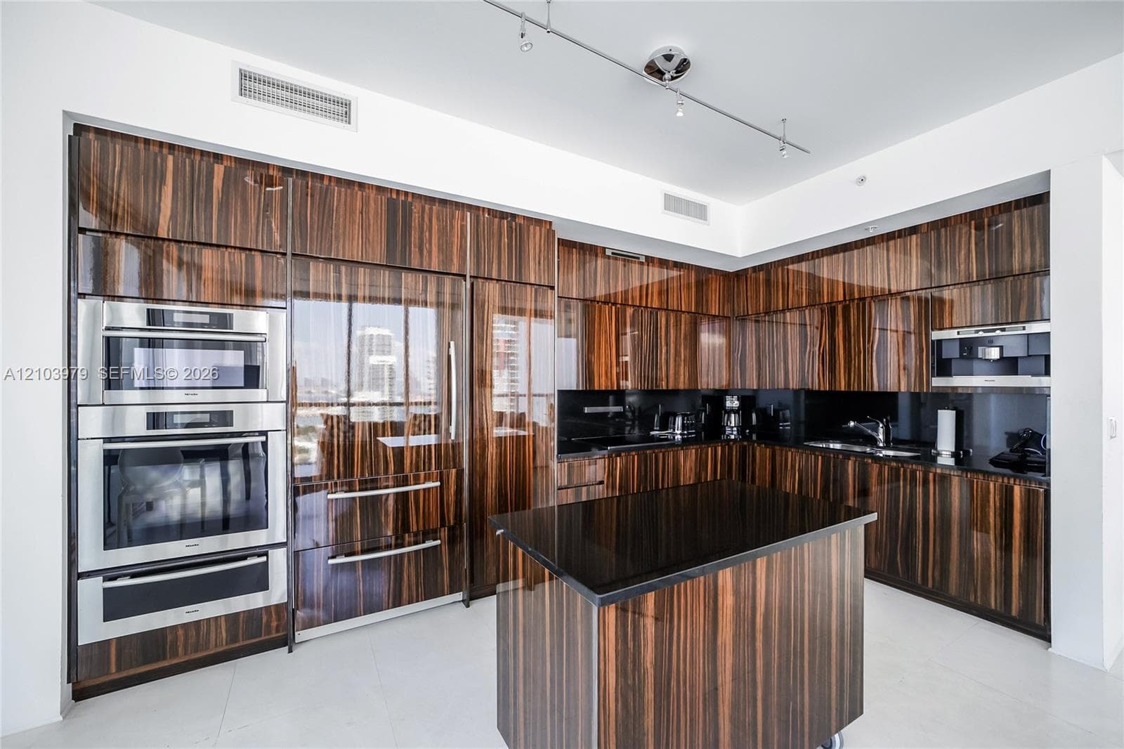 Continuum North · #2205 in Miami Beach - Photo 12