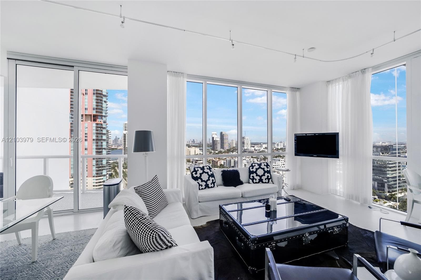 Continuum North · #2205 in Miami Beach - Photo 10
