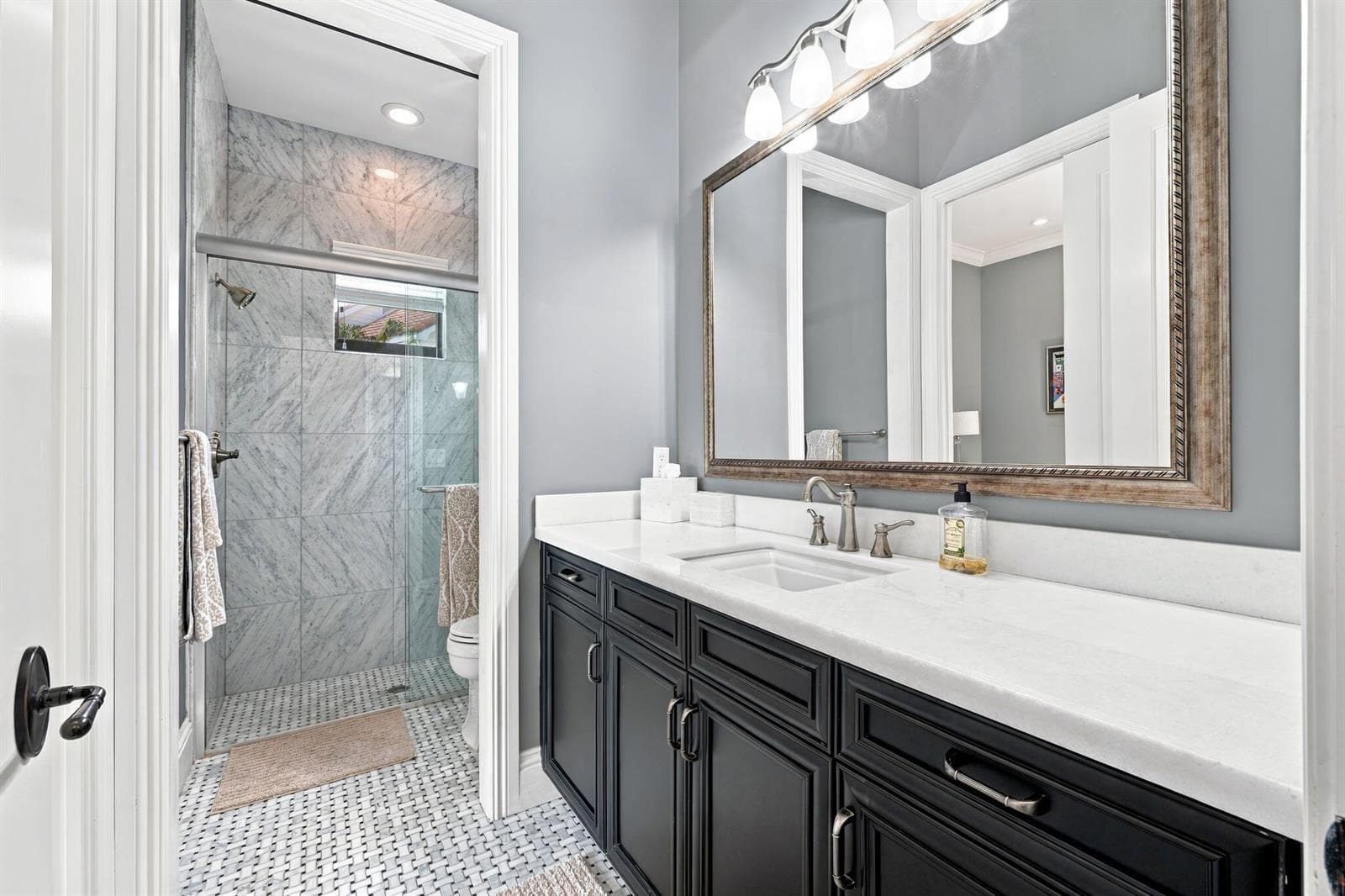EN-SUITE BATH - 1ST FLOOR