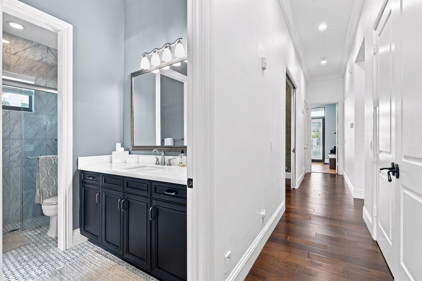 EN-SUITE BATHROOM - 1ST FLOOR