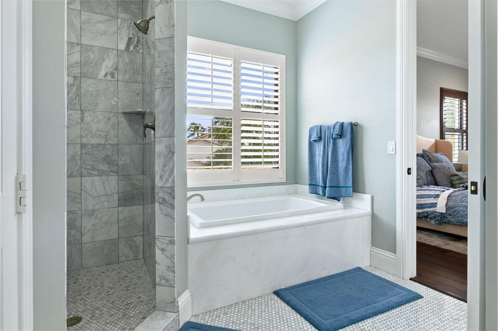 JACK AND JILL GUEST BATHROOM