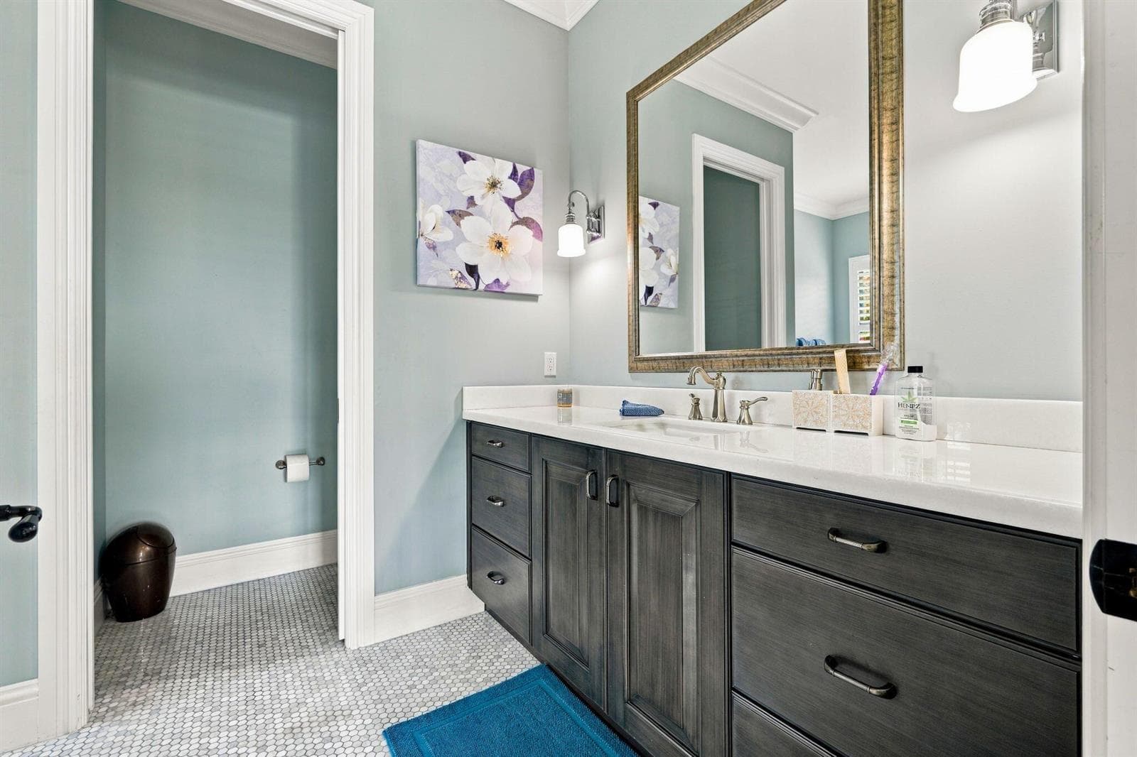JACK AND JILL GUEST BATHROOM