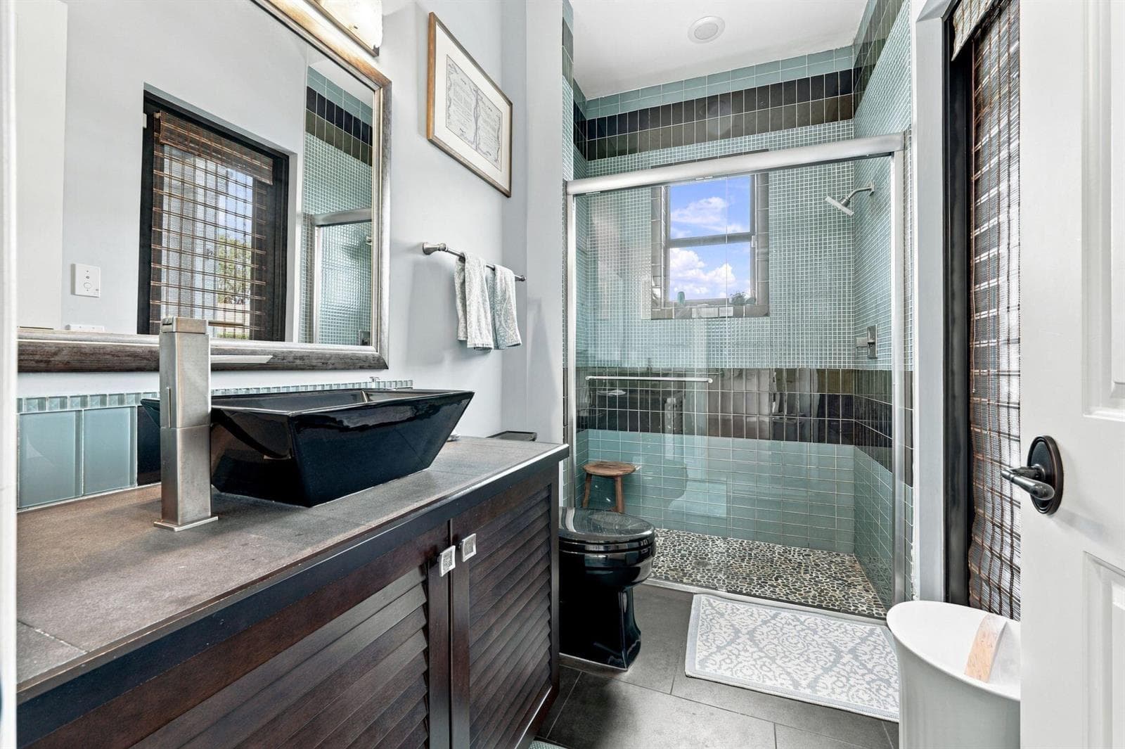 EN-SUITE BATH - 1ST FLOOR