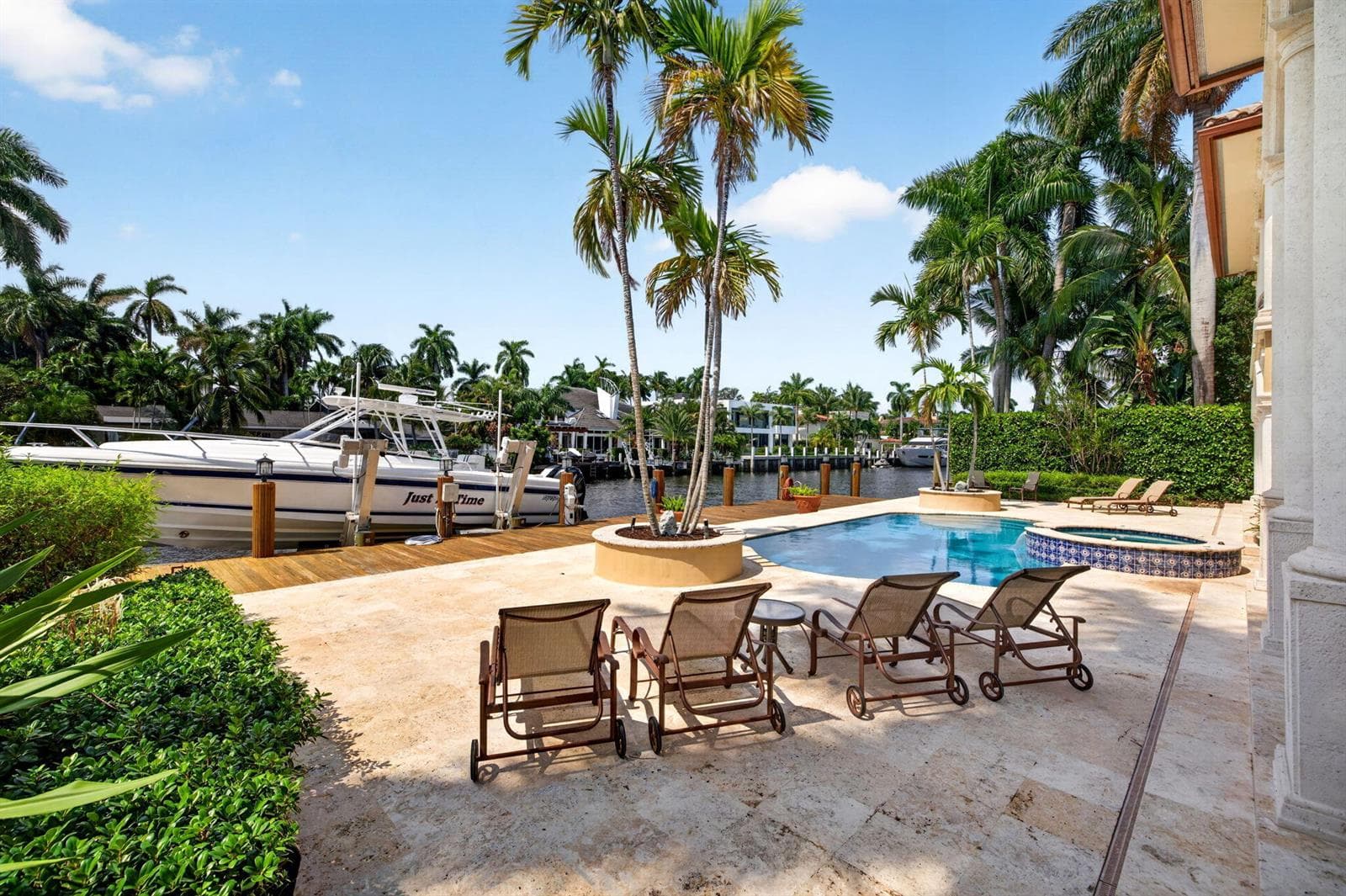 129_Outdoor_Dining_and_Pool_Terrace