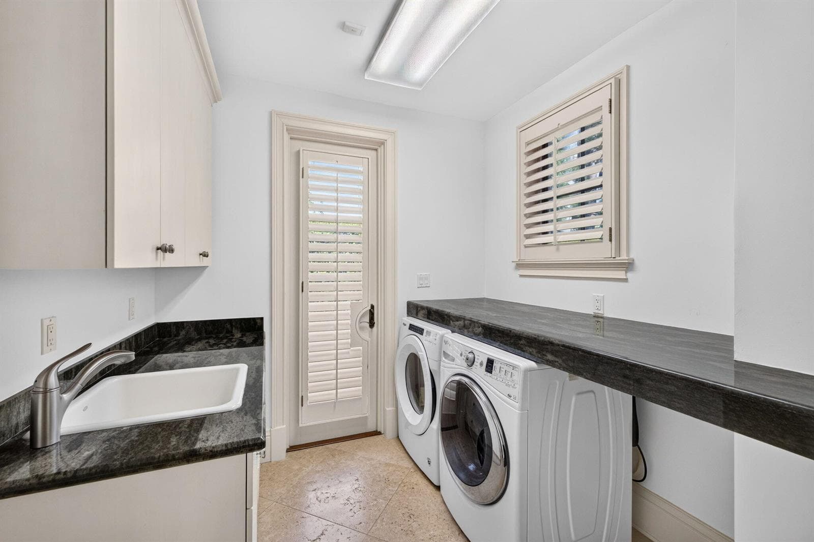054_Main_Floor_Laundry_Room