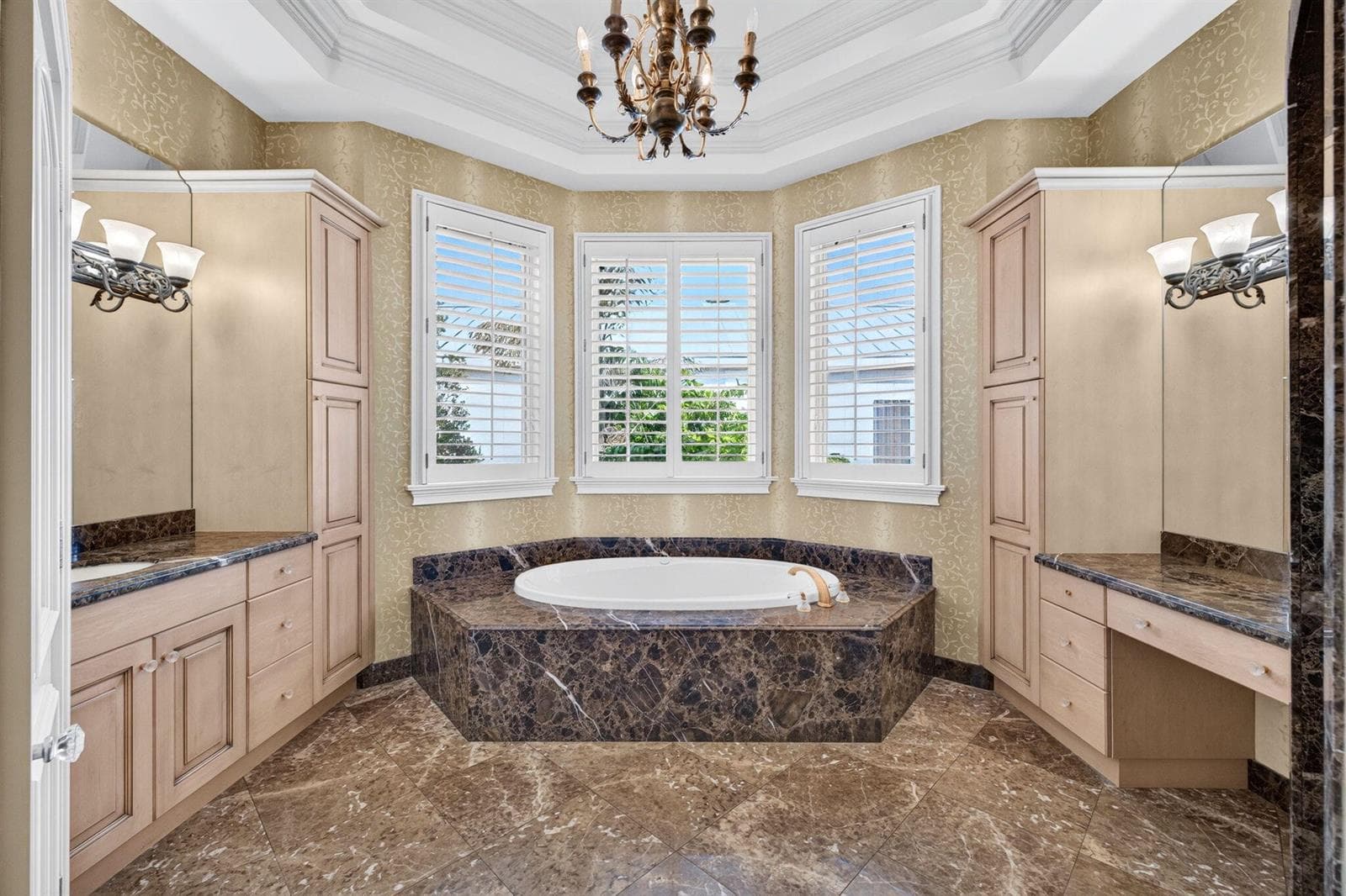 077_Primary_Bathroom_Soaking_Tub