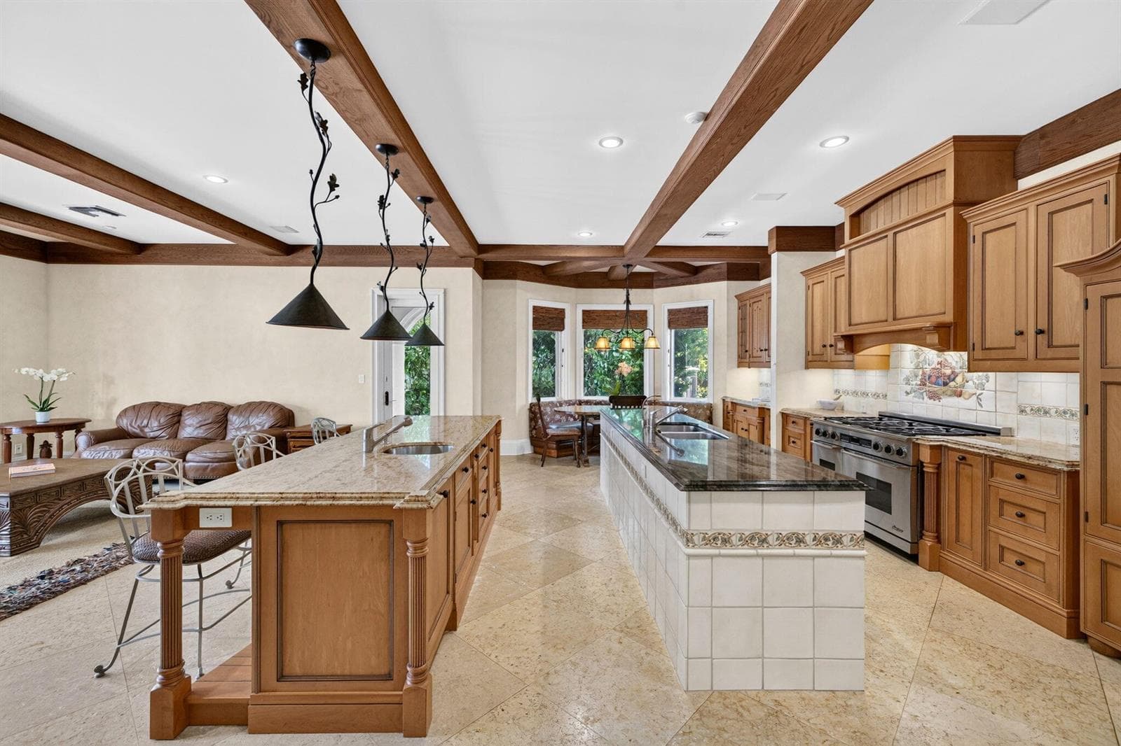 033_Kitchen_and_Family_Room