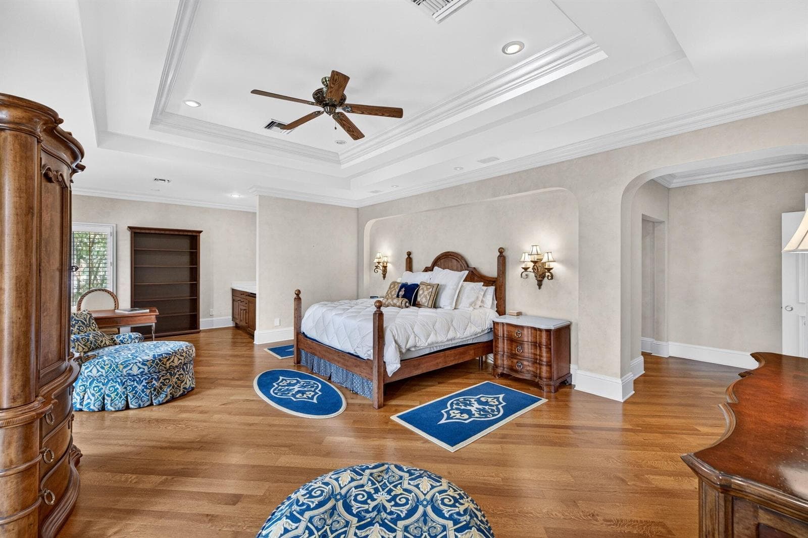 064_Primary_Bedroom
