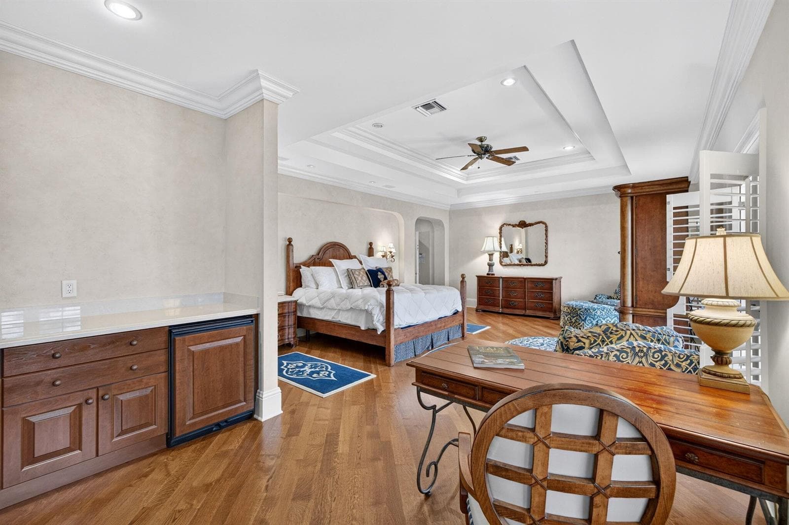 068_Primary_Bedroom_Sitting_Area_Wet_Bar